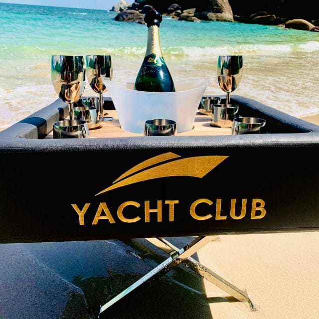 Bar Flottant Yacht Club